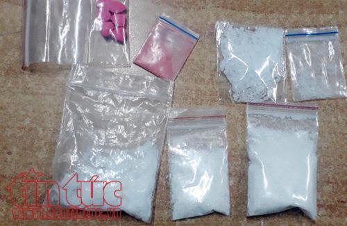 Bắt giữ trùm ma tuý đá 'thủ' súng và kiếm Nhật ở chung cư cao cấp TP Hồ Chí Minh ảnh 2